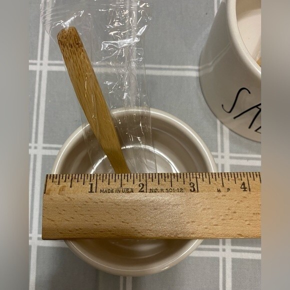 New in Box Rae Dunn Ceramic Artisan Guac and Salsa Bowl Set with 2 Bamboo Spoons - Picture 3 of 11